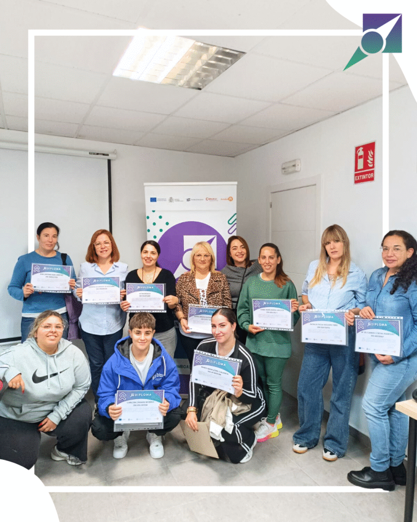 Entrega de diplomas del curso de Auxiliar de Comercio y Reposición - 11